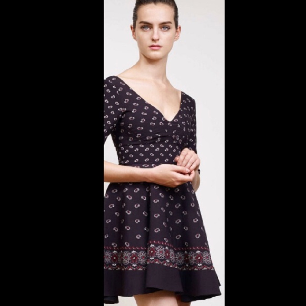 V neck paisley dress